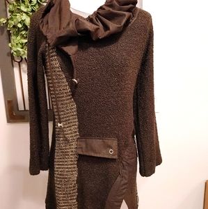 NWOT Gorgeous thigh length asymmetrical sweater
